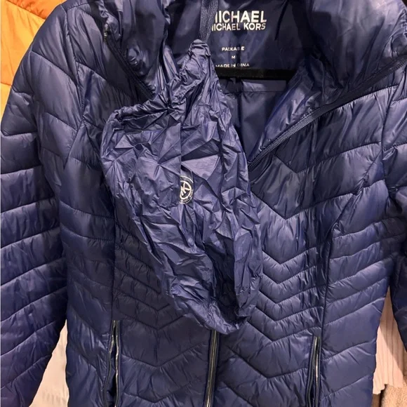 Michael, Michael Kors packable Navy jacket like new - Picture 3 of 5
